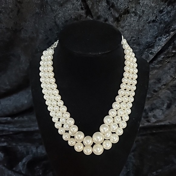 Vtg Triple Strand Faux Pearl Necklace Choker - Picture 1 of 15